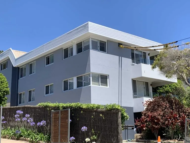 Grey and white rendered apartment block on the Central Coast